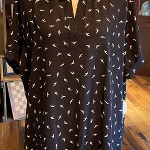 3x black and white print top with lots of details!